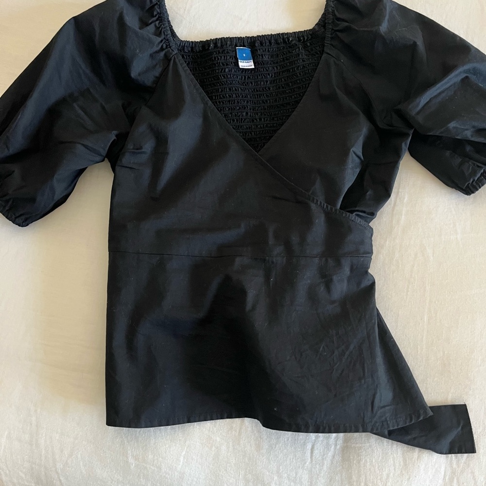Old navy puff sleeve wrap blouse. Size small. Black